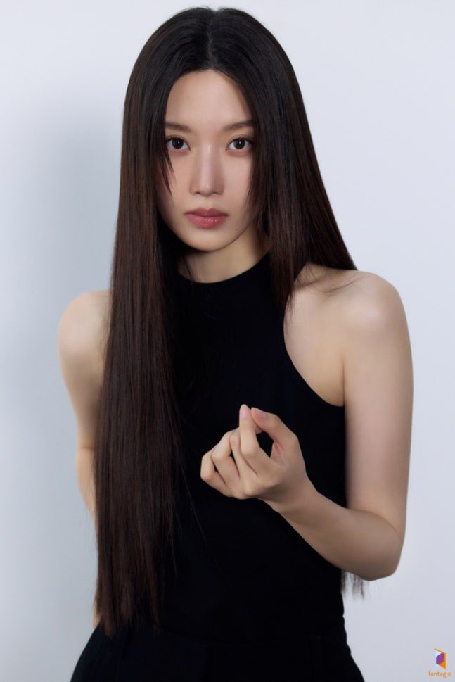 kayoungbrazil's tweet photo. 📸| Absolutely breathtaking 😮‍💨

Novas fotos da Kayoung para a Fantagio 🩷

#munkayoung #moongayoung #문가영 https://t.co/SFpVB6vXeM