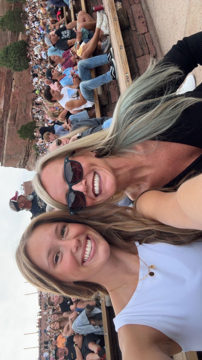 SadieKnoll's tweet photo. Hey @ParkerMcCollum your Arkansas girls are here. Can’t wait for tonight!  ❤️‍🔥 https://t.co/XEdu0f3MzU