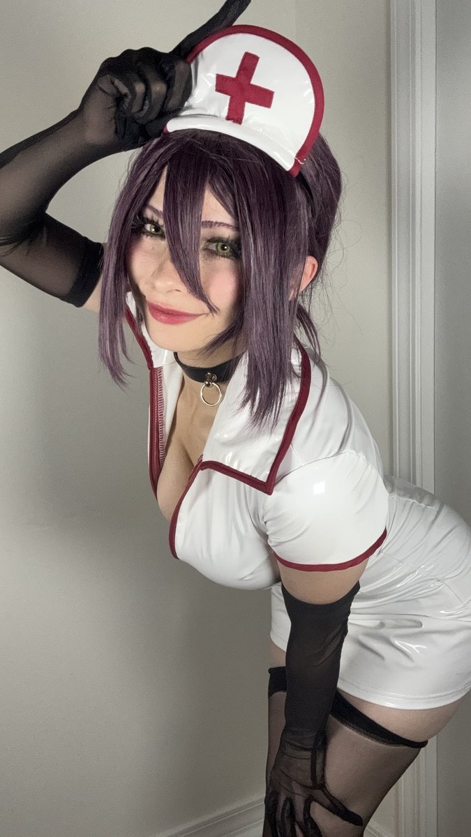 gorojoshi's tweet photo. anyone need a nurse https://t.co/p6hj7i5nEq