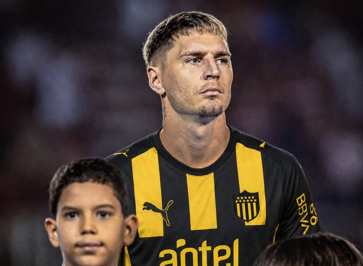 P3narol1891's tweet photo. @InfoCap_1891 @OficialCAP @WilsonMendez86 @Sport890 A ver si estos dos chupavergas se dejan de hacerse rogar y vuelven de una puta vez. https://t.co/1b7MALOpql
