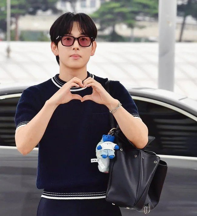 AboutYou_Swan's tweet photo. Siwan : "Take care in this hot weather. I'll have a safe trip and come back safely. Hehe..." 2025.07.30 

#yimsiwan #임시완 #siwan #imsiwan https://t.co/UedIPhKFFf