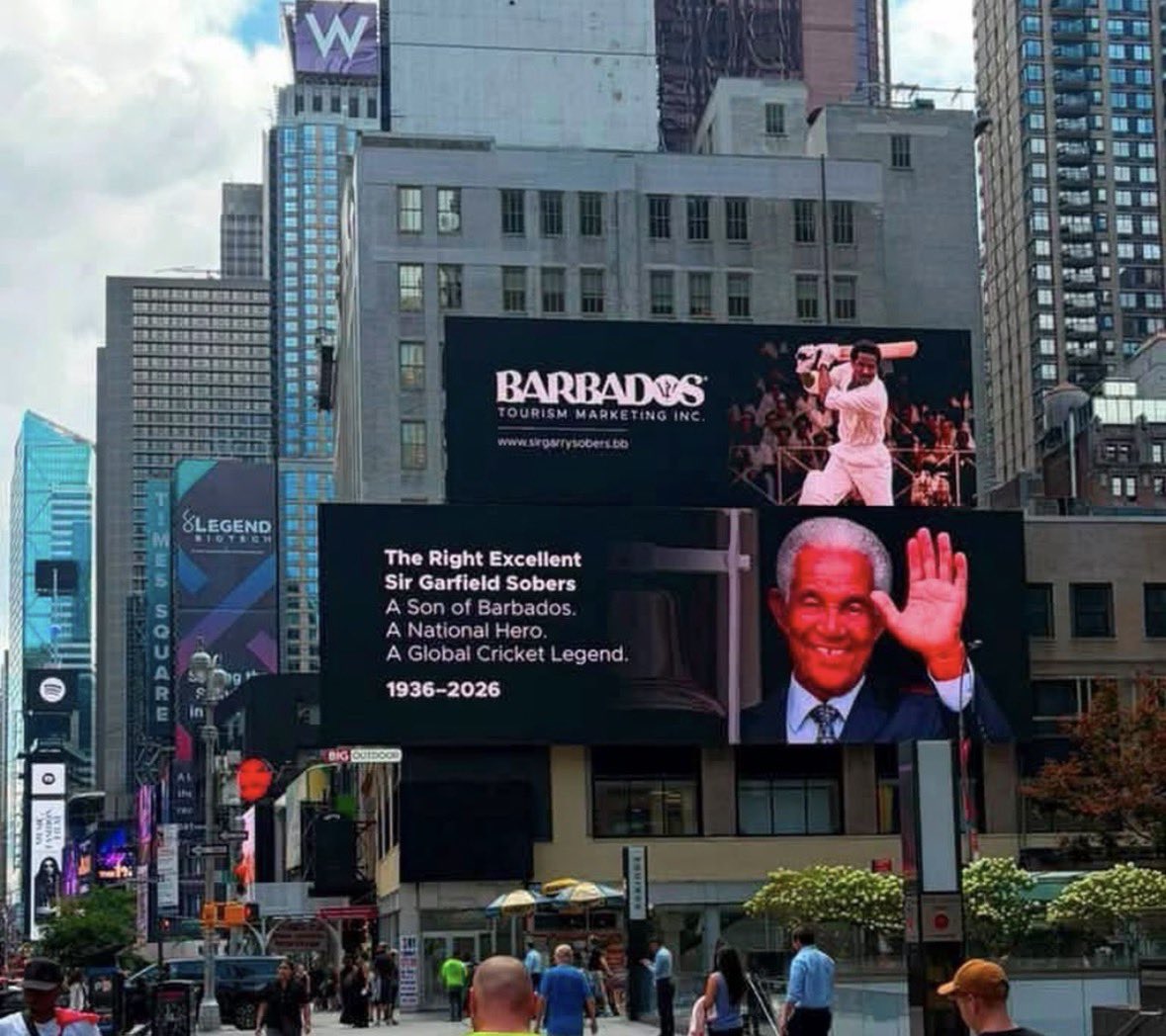 KevonEdey's tweet photo. Today in New York #RIPSirGarry https://t.co/B4GXBj11BI