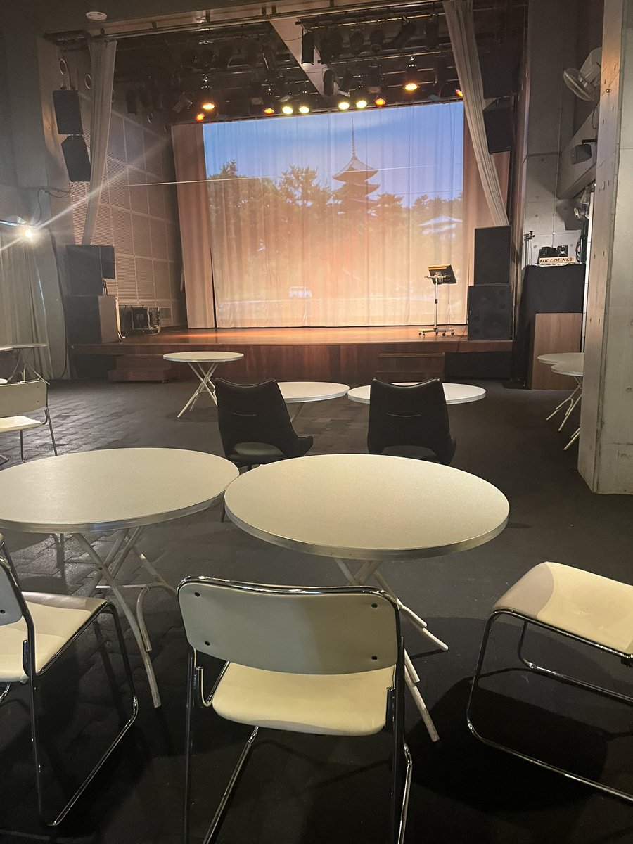hklounge6f's tweet photo. ７月３０日（木）
おはようございます、久保です。
本日は昼カラオケの日🎤です！
暑さを忘れるほど歌いませんか？？
当店自慢のステージなら気分良く歌える事間違いなしですよー(^^)

お食事のご用意はございませんのでお持ち込みくださいませ。

それでは、皆様のご来店をお待ちしております！！ https://t.co/lVGFV6D3pS