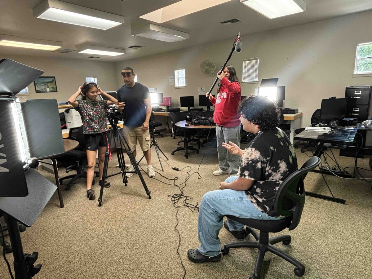 LASKINSFEST's tweet photo. Native Youth Film Workshop Day 3 on the Hoopa Reservation
Hoopa youth wrapped production on their original film projects and shifted their focus to the post-production process. Proud of their hard work!
#NativeYouthFilmWorkshop #HoopaReservation  #NativeFilmmakers #Indigenous https://t.co/FspHK2x3sA