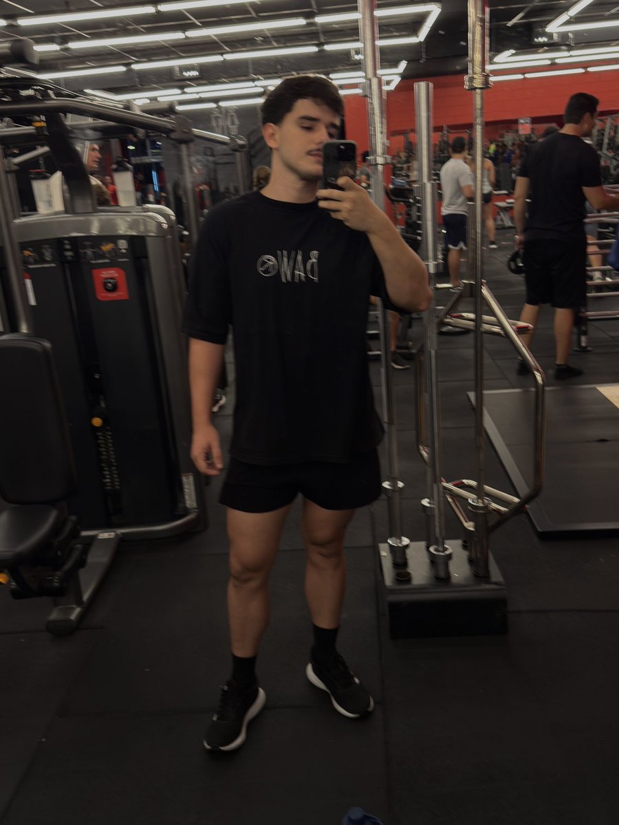 fllaviobarbosa's tweet photo. N sei pq insisto em academia sendo que Crossfit surra mt em relação a tudo https://t.co/8diAaQ2Zlu