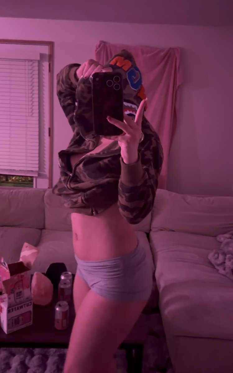 gsosurreal's tweet photo. off the pink cuts in the pink crib https://t.co/yUc2BbxoAb