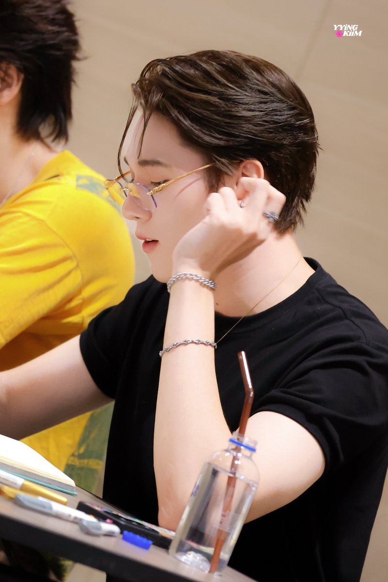 __yyingg's tweet photo. ฮอทเนิร์ดดด

SKYNANI SMYLENEONA FANSIGN

#งานมหกรรมนิยายนานาชาติ2026xSkyNani
#hirunkit_ https://t.co/bcuAPNqYuh