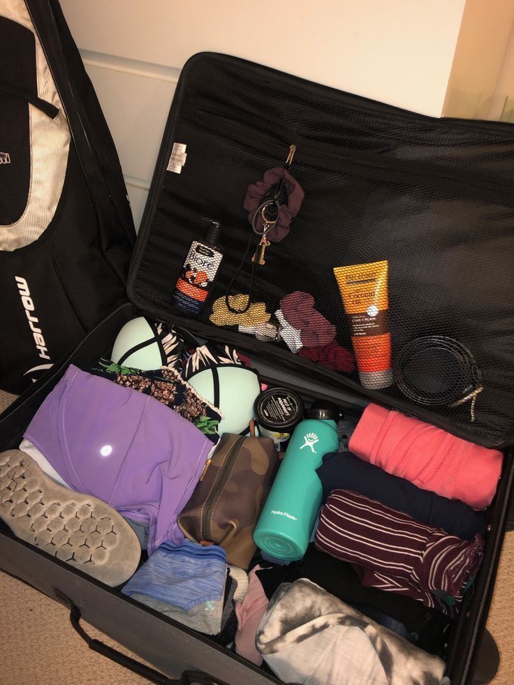 PatFlipsONLINE's tweet photo. Can I fit my entire life into one suitcase? Yes
Will I still somehow forget the charger I need? Also yes https://t.co/f1DrOCNnCD