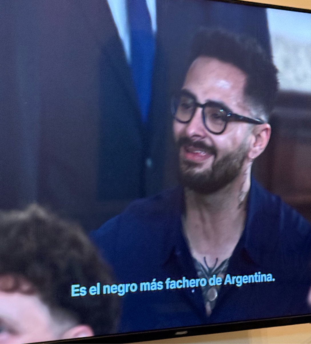 lobaromann's tweet photo. El mundo: los argentinos son unos racistas

Los argentinos: https://t.co/lxUNxU19w1