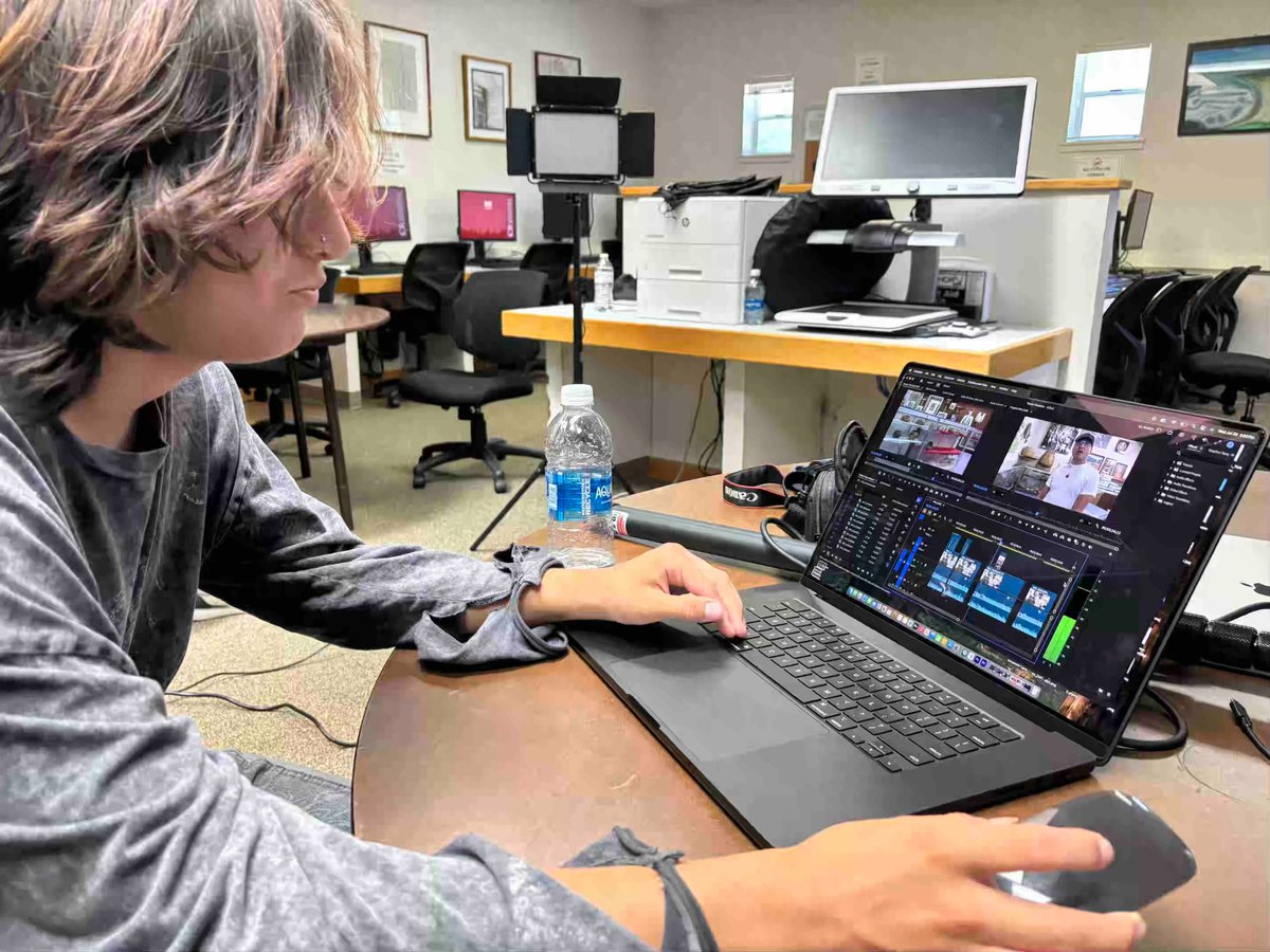 LASKINSFEST's tweet photo. Native Youth Film Workshop Day 3 on the Hoopa Reservation
Hoopa youth wrapped production on their original film projects and shifted their focus to the post-production process. Proud of their hard work!
#NativeYouthFilmWorkshop #HoopaReservation  #NativeFilmmakers #Indigenous https://t.co/FspHK2x3sA