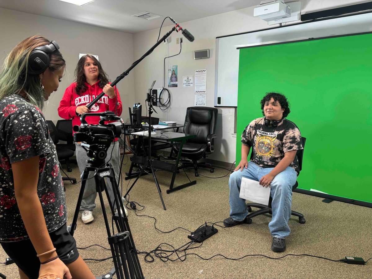 LASKINSFEST's tweet photo. Native Youth Film Workshop Day 3 on the Hoopa Reservation
Hoopa youth wrapped production on their original film projects and shifted their focus to the post-production process. Proud of their hard work!
#NativeYouthFilmWorkshop #HoopaReservation  #NativeFilmmakers #Indigenous https://t.co/FspHK2x3sA