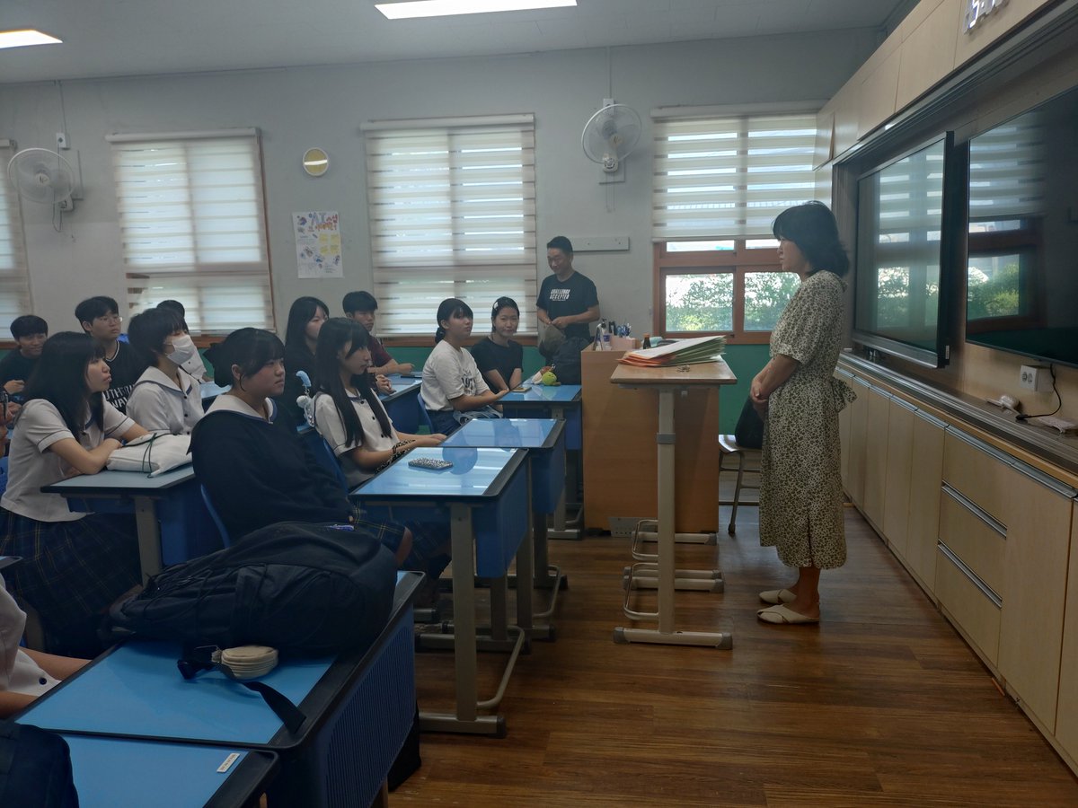 uedanishi's tweet photo. ★2026ソウル短期留学★
今日は高明中のみなさんと１日交流です。カンナムから１時間かけて高明中へ行き、校長先生よりご挨拶をいただき、出発です。目的地は江華島（カンファド）です。高明中以外の学校の生徒さんも一緒です。
※リレー日誌は昨日のものです。 https://t.co/0NSVeuRSMb