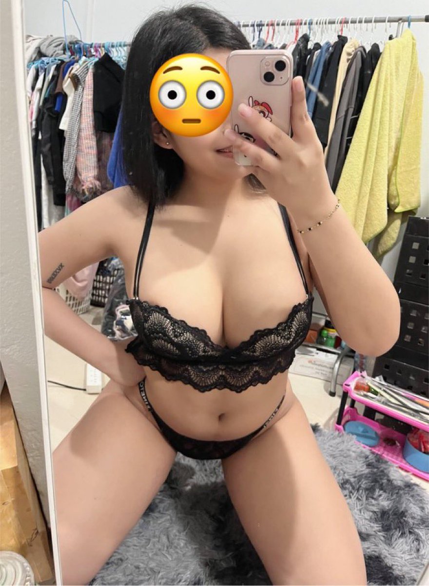 li_pupe's tweet photo. A little intro About me 💕
 New-ish to #Sgnsfwtwt #sgnsfw
 • 22f
 • Mixed
 • 5’1” fun size 

Just a girl who love to be pamperd &amp; dominated in bed 

Dm for my full menu &amp; exclusive content https://t.co/yjowa4lzzc