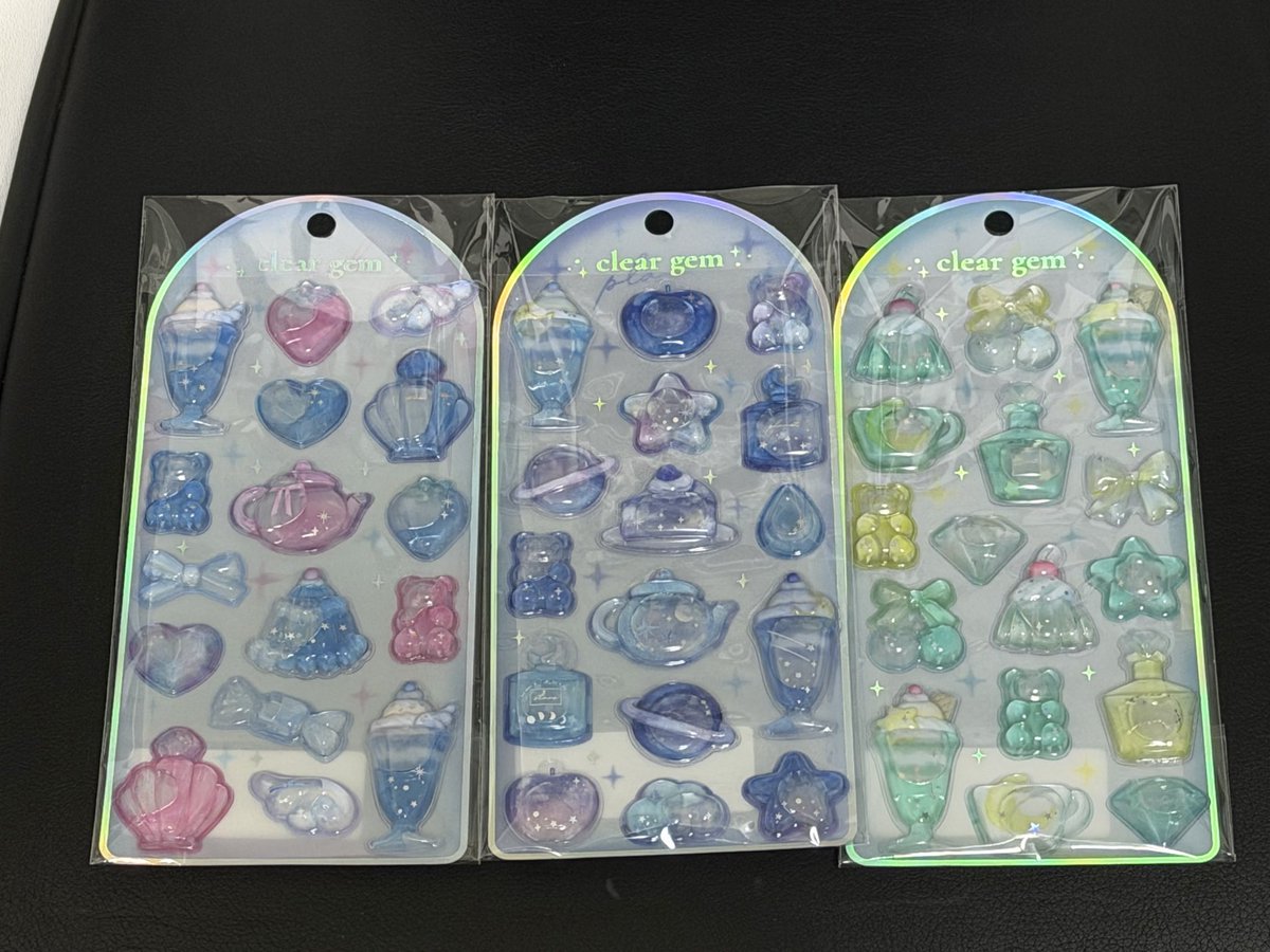 mdrkw_hikaru's tweet photo. ツイステのシール届いた♪ それと、中に液体入ってるの可愛くて買った😊 https://t.co/KsSzj3Z5Ds