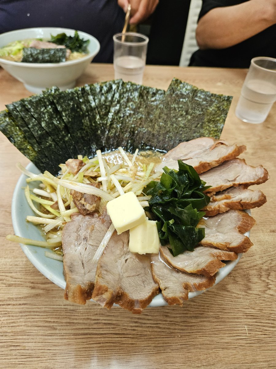 go_hiroto_go's tweet photo. 本日のグッドモーニングラーメン🍜はいつもの聖地で🍜ネギチャ＋海苔＋みそ味変更🍜美味い🍜お客さんも沢山😀ぱんちゃんご馳走。ジョロの兄貴😀じゅんぺーさん同麺あざっす🍜イマ太さんはじめましてm(_ _)mよろしゅう〜です
#ラーメンショップ石川店 https://t.co/c6DM0GzOad