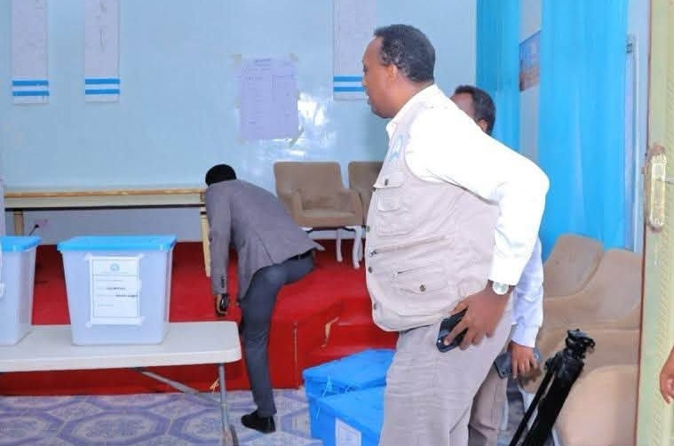 WDhacdo's tweet photo. Xildhibaanada Baarlamaanka Galmudug iyo Xubnaha Golaha Deegaanka oo maanta la dooranayo

Shacabka ku dhaqan deegaanada xorta ah ee Galmudug ayaa markii ugu horreysay maanta codeynaya nus qarni ka dib. Sii akhri https://t.co/ITeltyWq8R https://t.co/AjgCxD63xR