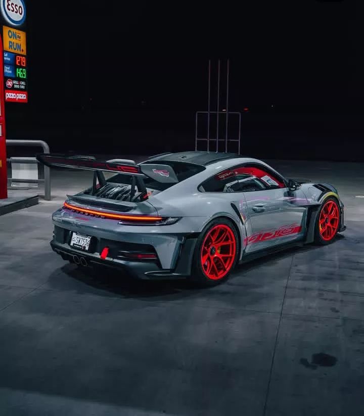supportcar2gs's tweet photo. What's the first thing you'd change on this Porsche GT3 RS? https://t.co/lAf49EyqWZ
