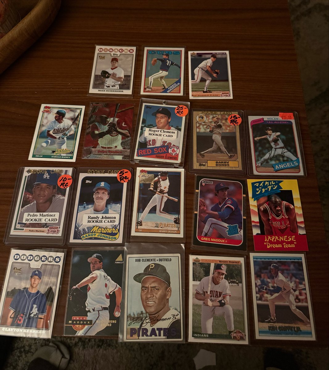 RyanCards617's tweet photo. Just got my hands on my old baseball card collection.. 1,000+ cards from late 1960s to the 2010s. ⚾️

Figured I’d share the journey as I sort through them. I’m pretty new to the hobby, so I’m open to tips! 

#BaseballTwitter https://t.co/8oEFhZqsyP