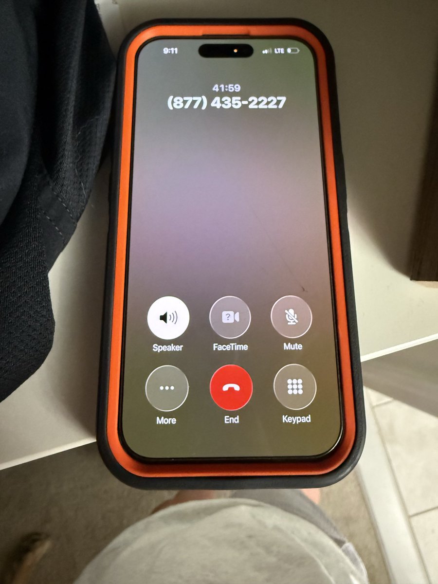 sydderinger's tweet photo. @breezeline this is awful. our router is not working and we have been without wifi for 24 hours now. the wait time started at 20 minutes and we have now been on hold for 45 minutes… this is ridiculous. I DO NOT RECOMMEND BREEZELINE https://t.co/CQDLDW2PAe