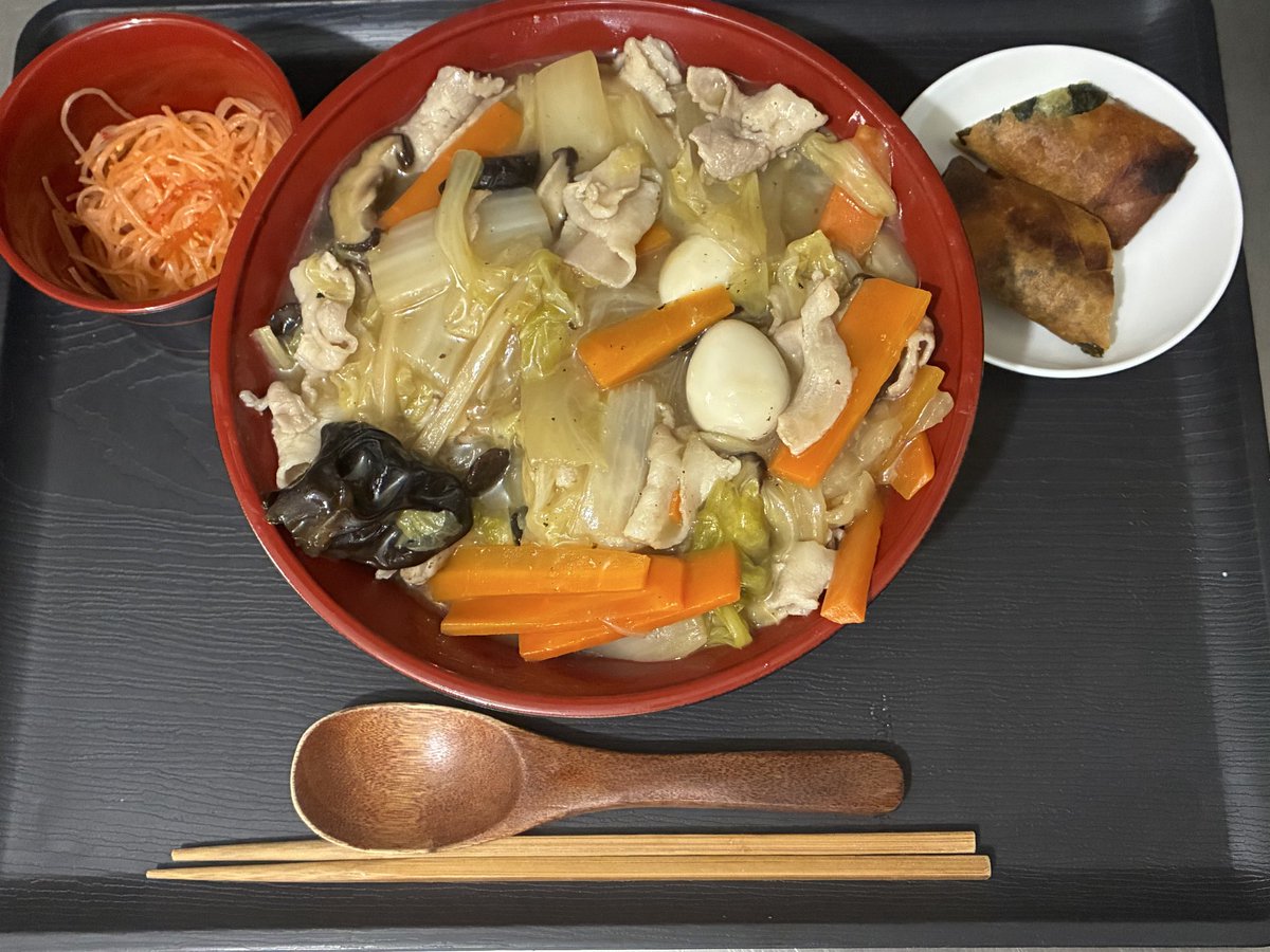 nekopath_12's tweet photo. おはようございます。本日のネコパス昼食は、中華丼です。明日は冷やしうどんと天ぷらの予定です。今日も暑い一日となりそうですが、無理せず頑張りましょう！ https://t.co/fD3vOCfiNy
