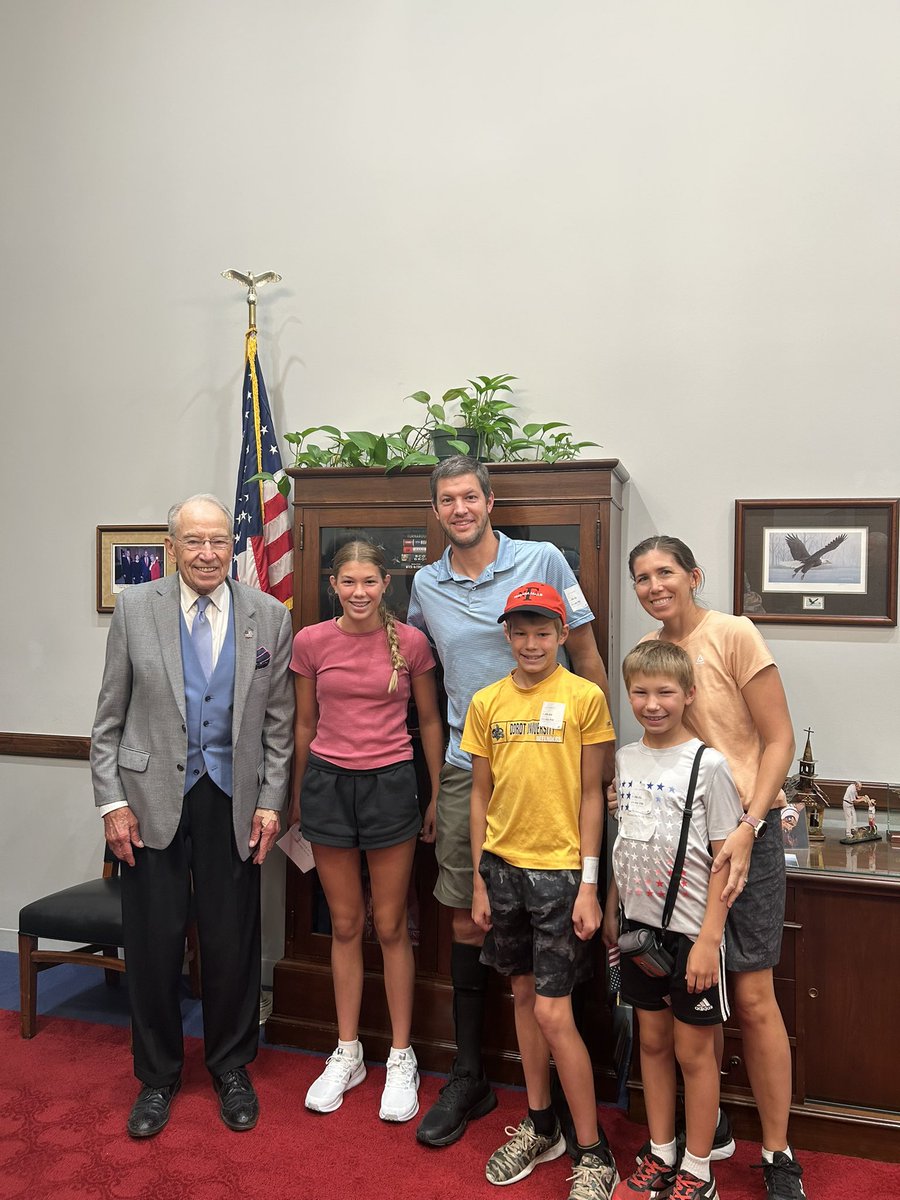 ChuckGrassley's tweet photo. Enjoyed mtg w families frm Swisher, Altoona and Marion https://t.co/bCrD9AwrDD