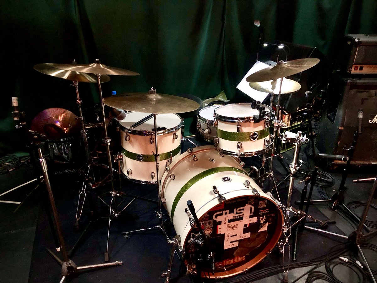 TellMachine's tweet photo. おそよいます
昨夜でテル誕3days無事終了
きつかったけどマジで楽しいかった♪
各バンドメンバースタッフ
集まってくれたみんなに多謝
ってセッティング遍歴
左からgravelʼs end,gharr,bascoda, The Straight Sliders
スライダース時の全ストレートスタンドセッティングは本家の再結成武道館時を再現/w https://t.co/xVzop06nEx