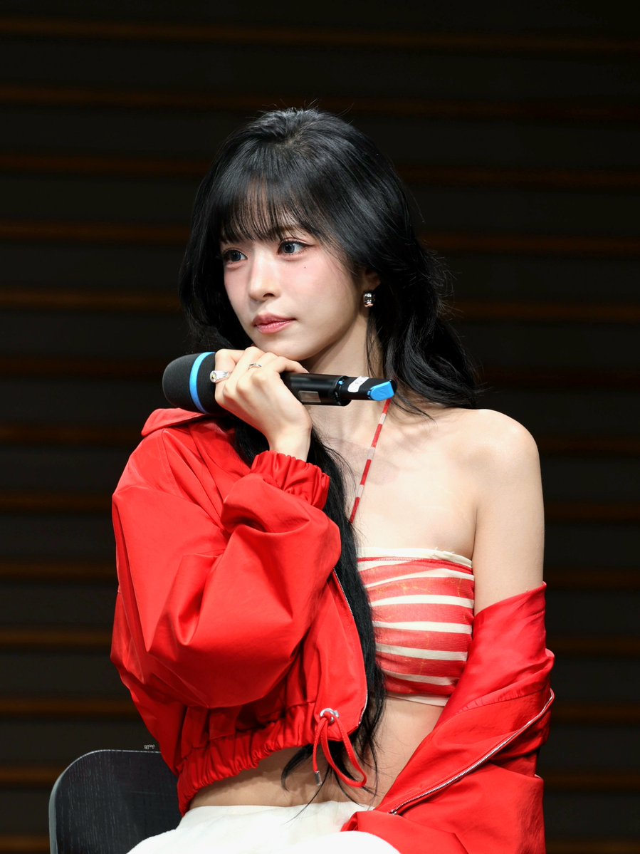 SnowBloom_'s tweet photo. 26.07.25 미니팬미팅

여자의 악마🫶

#fromis_9 
#프로미스나인 
#이채영 https://t.co/A8FIA2Nwks
