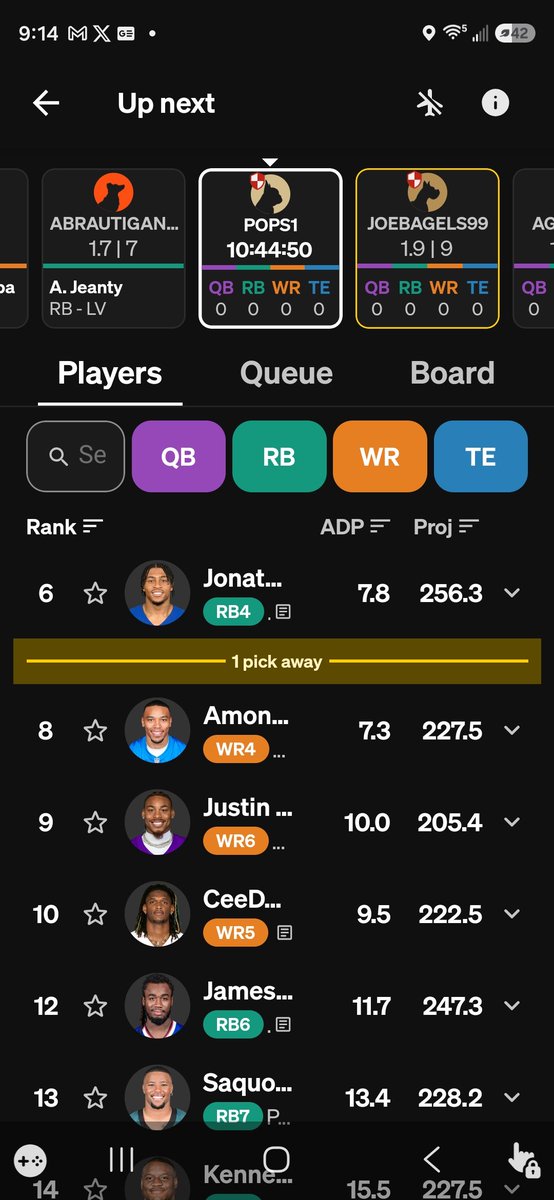 JoeBagels's tweet photo. @Underdog  app is soooo bad! WHYYYY??   Can't see names,  fast draft crashes, doesn't follow draft and you cant move  the current draft to see where you're at! Please fix! https://t.co/nzvN4ezzwH