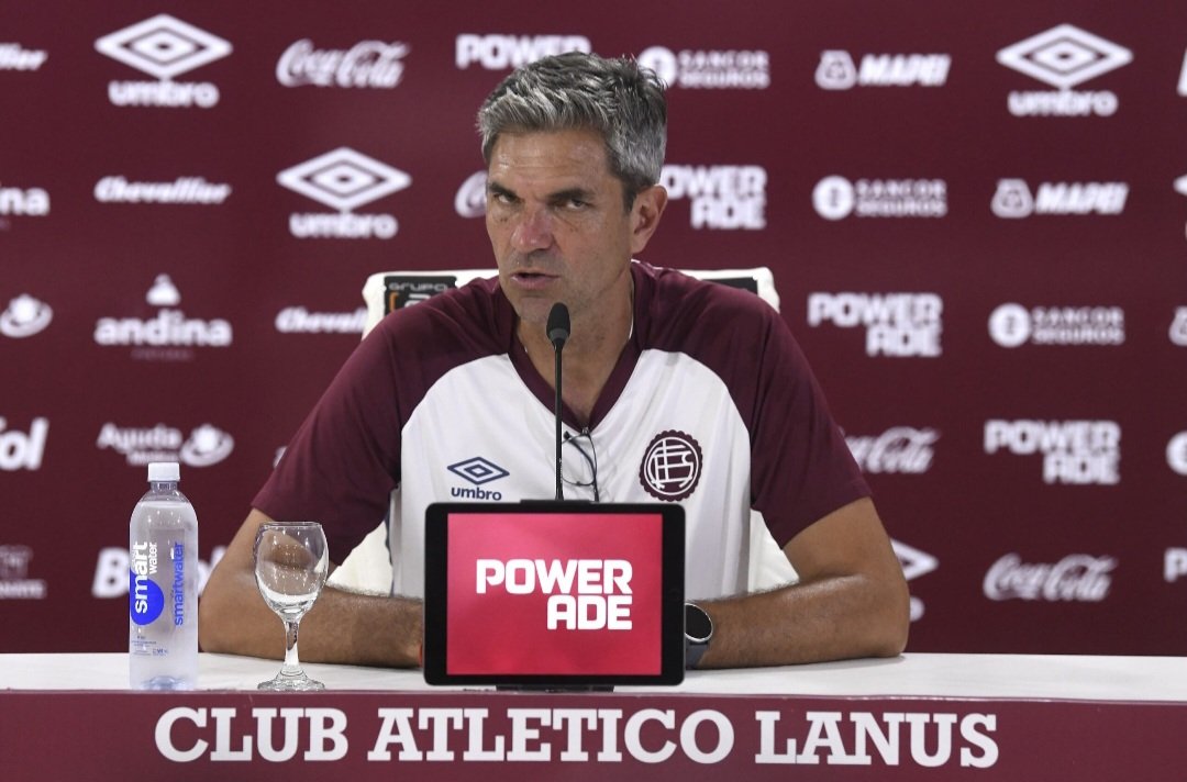 Leandro78920867's tweet photo. No se como va a terminar esta noche 
Pero mira q ya conoces jugar en la altura.Y seguis repitiendo los mismos horrores algún día se te podia acabar la suerte y demostraste q sos un técnico limitado y de muy mala visión de los partidos 
Ojalá los jugadores te salven una vez más https://t.co/5JoQPpql2g