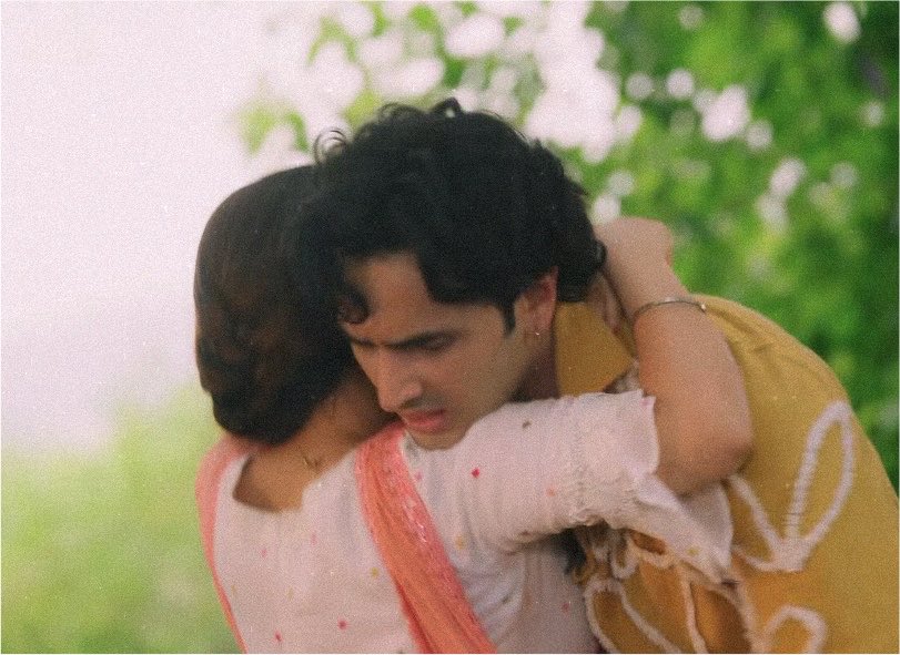 paavsfeels's tweet photo. The way she calms him down😭🫶
In love with this entire sequence🥺😭❤️

#tujulietjattdi https://t.co/wJBiZCshMM