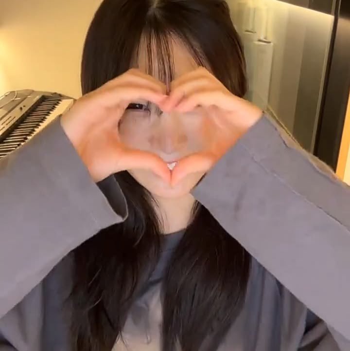 koosscafe's tweet photo. #moothunt - looking for more kpop moots! 

hi!! i'm remi — 20

𝜗ৎ she/her
𝜗ৎ ults: bts, le sserafim, twice, aespa, txt, enhypen, more!!
𝜗ৎ 2018 stan
𝜗ৎ dni: WEIRDOS
𝜗ৎ i'm super interactive 🩷

♡/↻ to be moots!! 

#kpoptwt #stantwt #moots #btstwt #entwt https://t.co/NeaDRkoI57