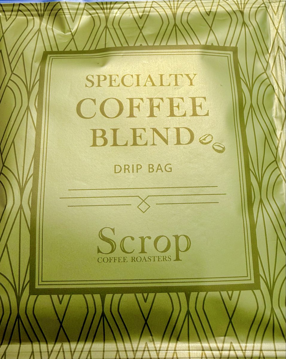 roastedcoffee17's tweet photo. SCROP スペシャルティコーヒーブレンド（ドリップバッグ）☕️
落ち着いた味わいで、ブレンドらしい完成度の高さを感じる一杯。ほのかに軽い酸味はあるものの、全体的には苦味寄りのバランス。飲み疲れせず、毎日でも飲みたくなる飽きのこないコーヒーでした。 https://t.co/usN4OjEiCi