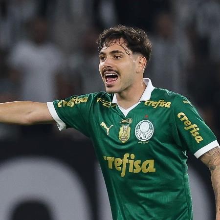 Ecvsulamericano's tweet photo. SÓ NO BRASIL O ROUBO É RECOMPENSADO!!!!!

O jogador que deveria ter sido expulso, acaba sendo recompensado com gol. https://t.co/3y9HxK20CN
