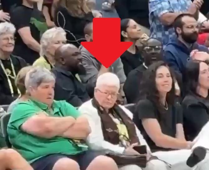 gatewaypundit's tweet photo. Seattle Storm Co-Owner’s Wife Curses At Young Girls at Fever Game Until They Cry – For Carrying Sign Thanking Sophie Cunningham and Supporting Women’s Sports

Link in the comments section: https://t.co/oRazq4vYCs