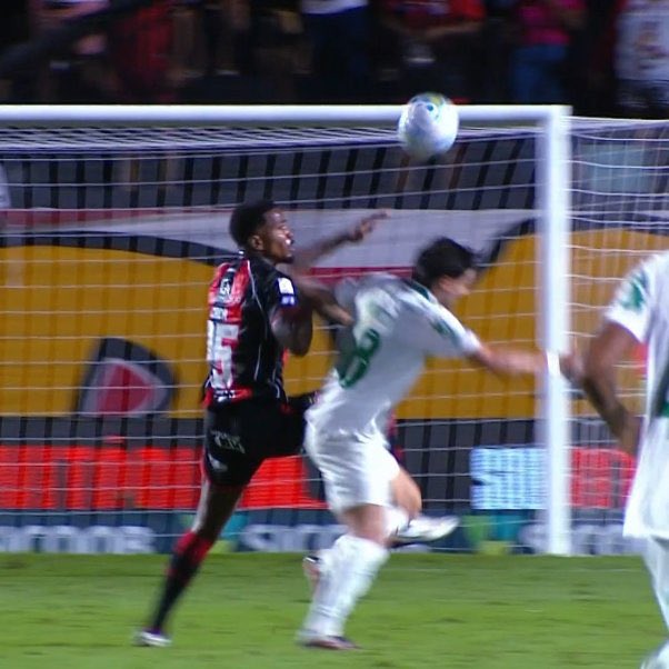 JaoOmosca's tweet photo. Quarta-feira, 29 de julho de 2026.

Cotovelada do jogador do Palmeiras - NADA

Jogador do Vitória fazendo gesto de roubo - VERMELHO

Se isso fosse em jogo do Flamengo, os varmeirenses estavam em xilique, mas como é com eles, vão falar que nunca são ajudados. 

Vergonha completa. https://t.co/COKmBlPlX4