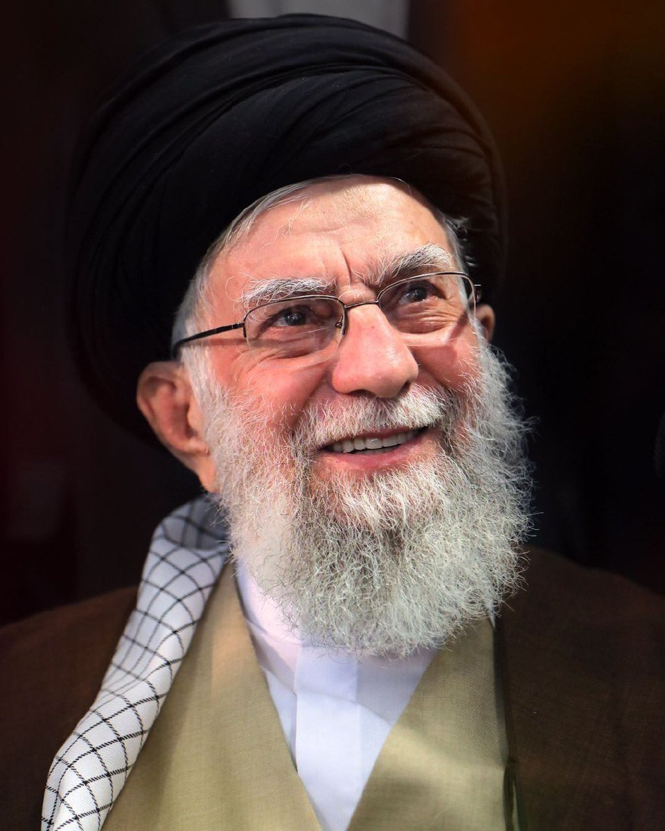 samara_bano's tweet photo. لبخند تو را چند صباحی‌ست ندیدم 
یک بار دگر خانه‌ات آباد، بخند ..

#لبيك_يا_خامنه_ای‌ 
#رهبر_شهیدم https://t.co/c3akhyZXHk