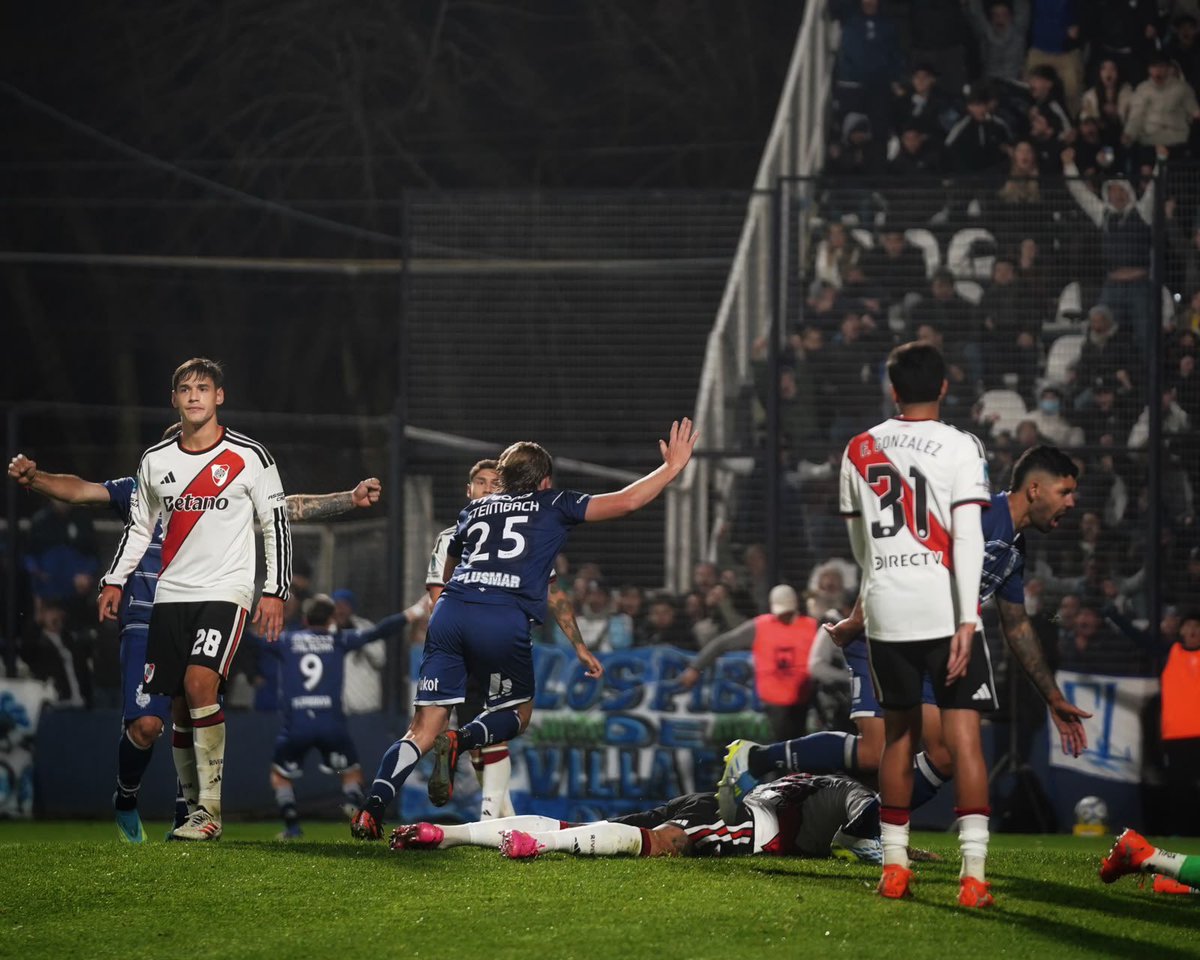 gimnasiaoficial's tweet photo. Que lindo volver a casa 💙🐺🤍 https://t.co/otWF3oDcnY