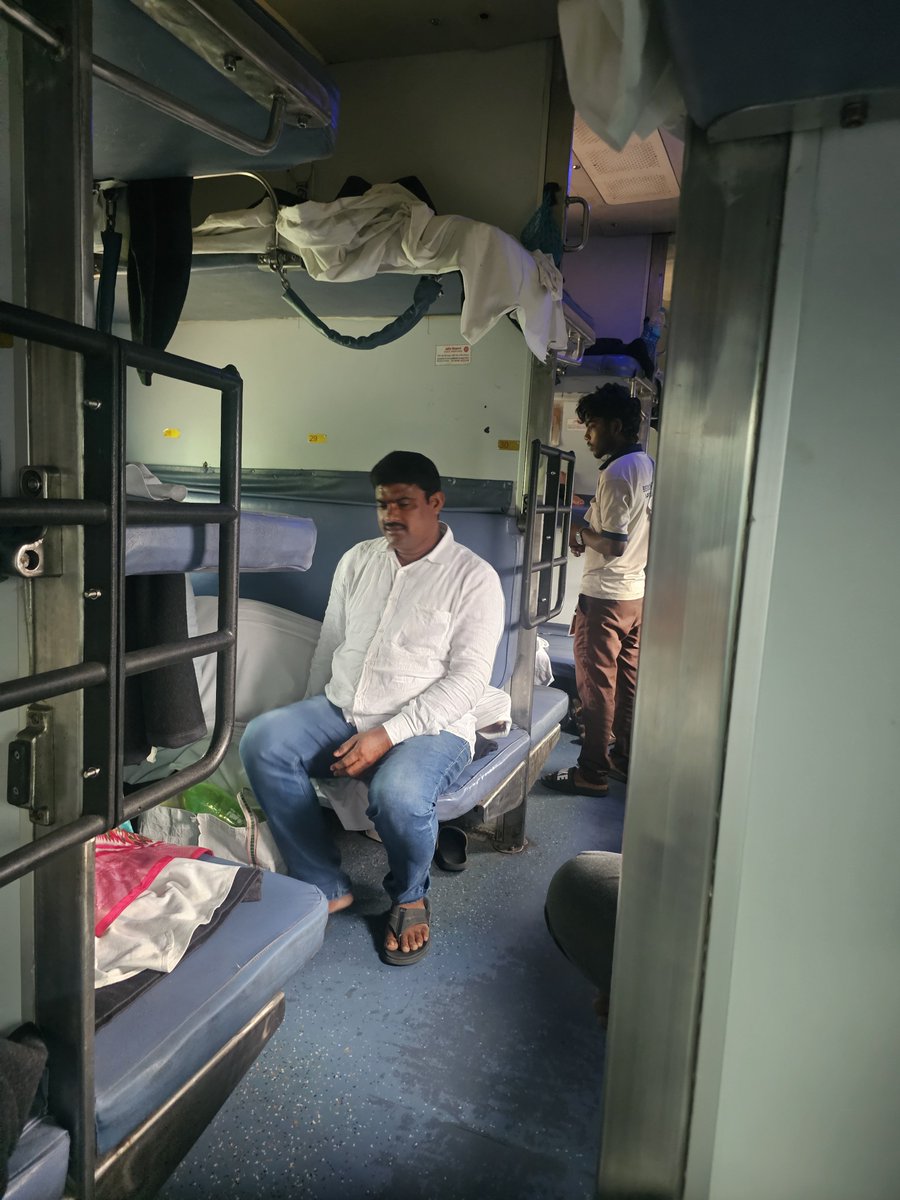 suranac1979's tweet photo. @RailMadad A bedroll attender asking Tips from passengers in Train. Is railway are not paying salary https://t.co/5ptDijS26f 17249 dt 30/07/2026 https://t.co/EBxmdfgZ2Q