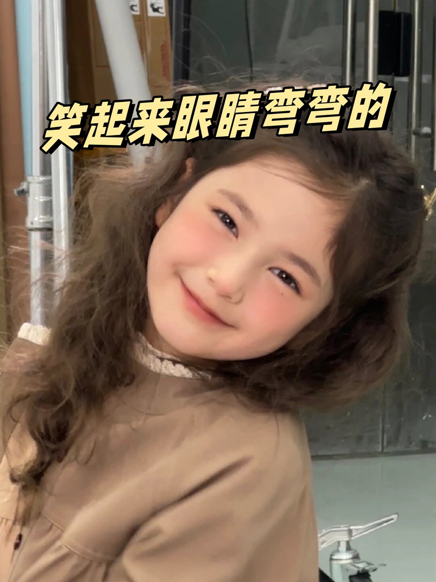 s89033111's tweet photo. 下班路上顺路买了她最爱的草莓大福，刚掏出来就被她凑过来咬了一大口，沾了满脸的奶油，像只偷嘴的小松鼠 https://t.co/sYC17sOpIF