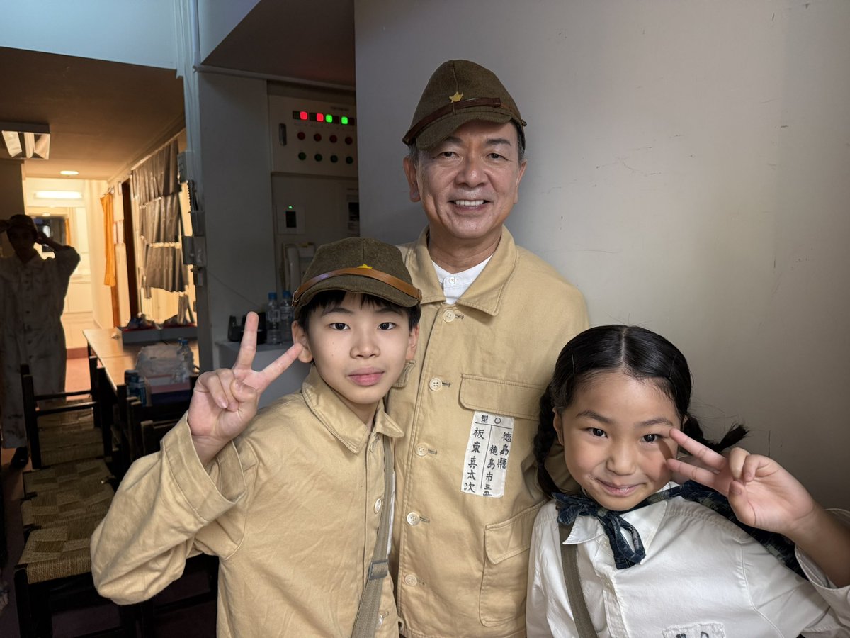 HIGASIDAI's tweet photo. 昨日まで、三越劇場にて上演されておりました
舞台「レクイエム-英霊達への鎮魂歌-」
無事、千秋楽を迎えることができました。

多くの方々にご好評、温かいお言葉を賜り、
キャスト・スタッフ一同心から感謝しております。
このような時世だからこそ、みなさまの心になかをお届けすることができたらとても嬉しいです。

この度は誠にありがとうございました。

#レクイエム英霊達の鎮魂歌　#三越劇場
#夜想会　#名高達男　#松田優　#東大源