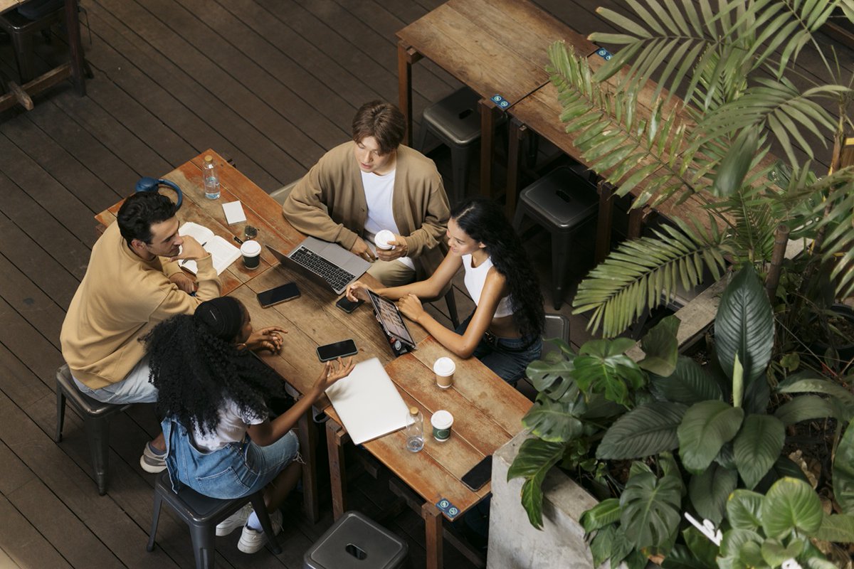 JLLNews_JP's tweet photo. 【JLL最新トレンド記事】海外にみる大学キャンパスの進化 - 企業のオフィスデザインが教育空間に変革をもたらす

大講義室が「過去の遺物」に。海外の先進大学では企業のABWデザインを応用し、学生が自律的に学習場所を選べる多目的空間へ転換しています。

詳細記事はこちら：https://t.co/3UTkuFvBIf https://t.co/9eBJwOSfxL