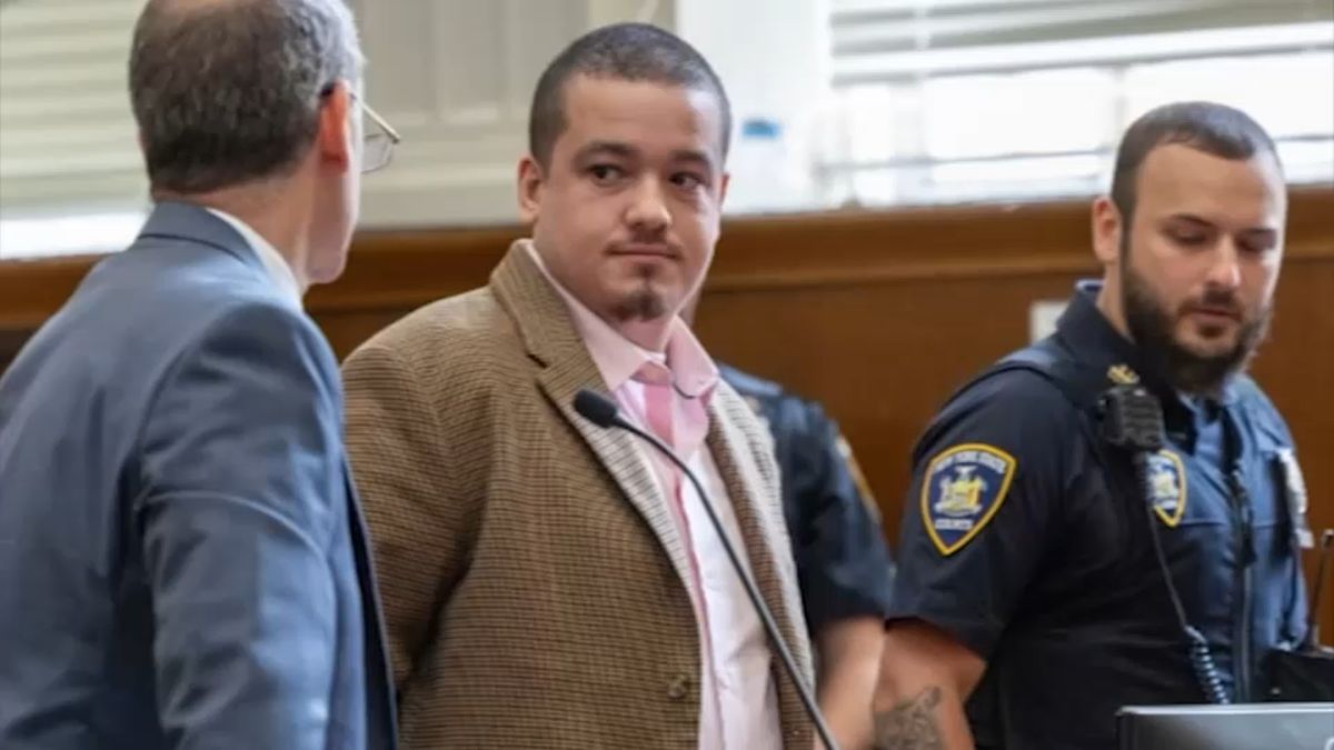 ABC7NY's tweet photo. Music teacher charged with murder, rape in death of sister-in-law on Long Island https://t.co/zjMtTo4Pal https://t.co/VCZljIwPeP
