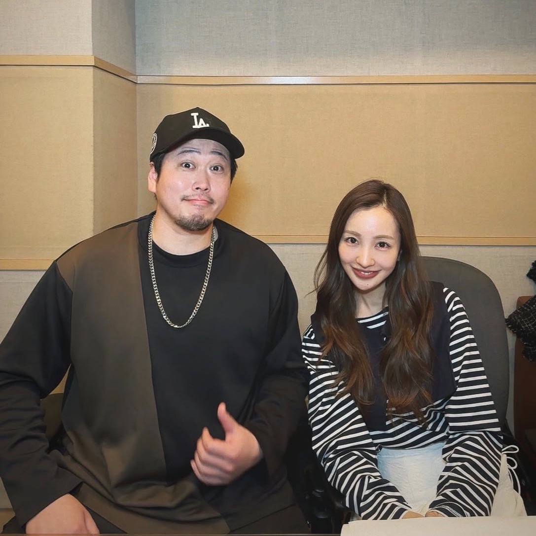 TeamJamFlavor's tweet photo. さぁ遂にリリースしましたよ

ロールエンジェルの新曲二曲、
レコーディング頑張ったね！

#板野友美 さんもガチで5時間以上ディレクションしてた‼️

#ほーDK 
#HooDK 
#HODAKA https://t.co/2fDlDl3jY4