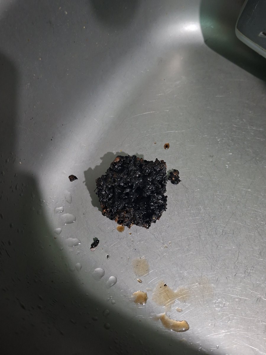 000I99's tweet photo. palomitas. y si recordamos la vez que quemé los waffles, sería un microondas 2, Kiefer 0 https://t.co/8dhHyCvZ1V