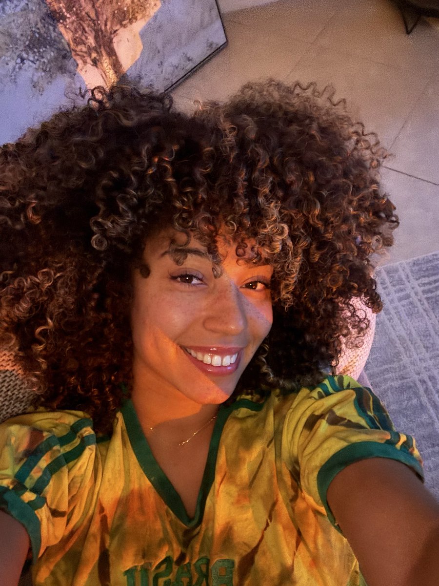 jamaicangyall's tweet photo. Hellooooo Twitter #curlyhair #curls https://t.co/NdS4js89K7
