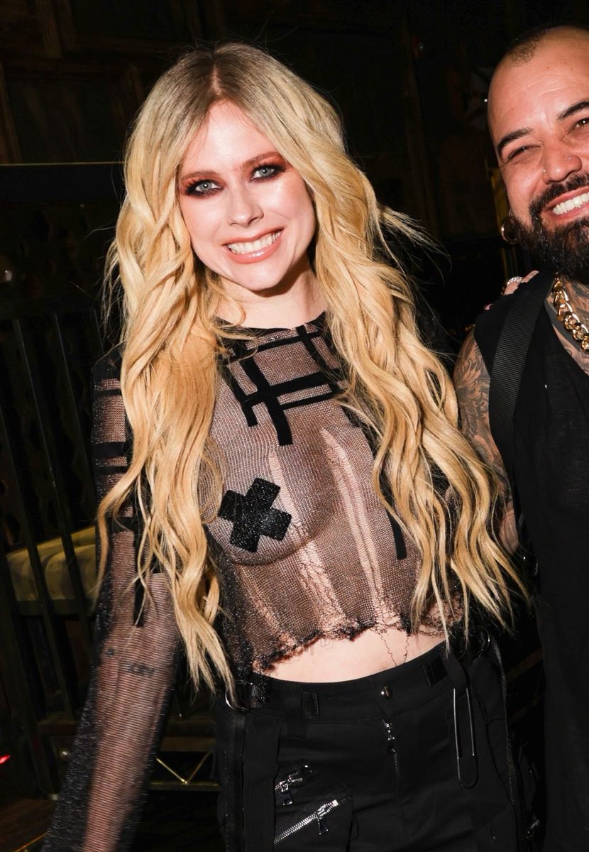 Royce956013's tweet photo. Avril Lavigne https://t.co/HKLovqv0W1
