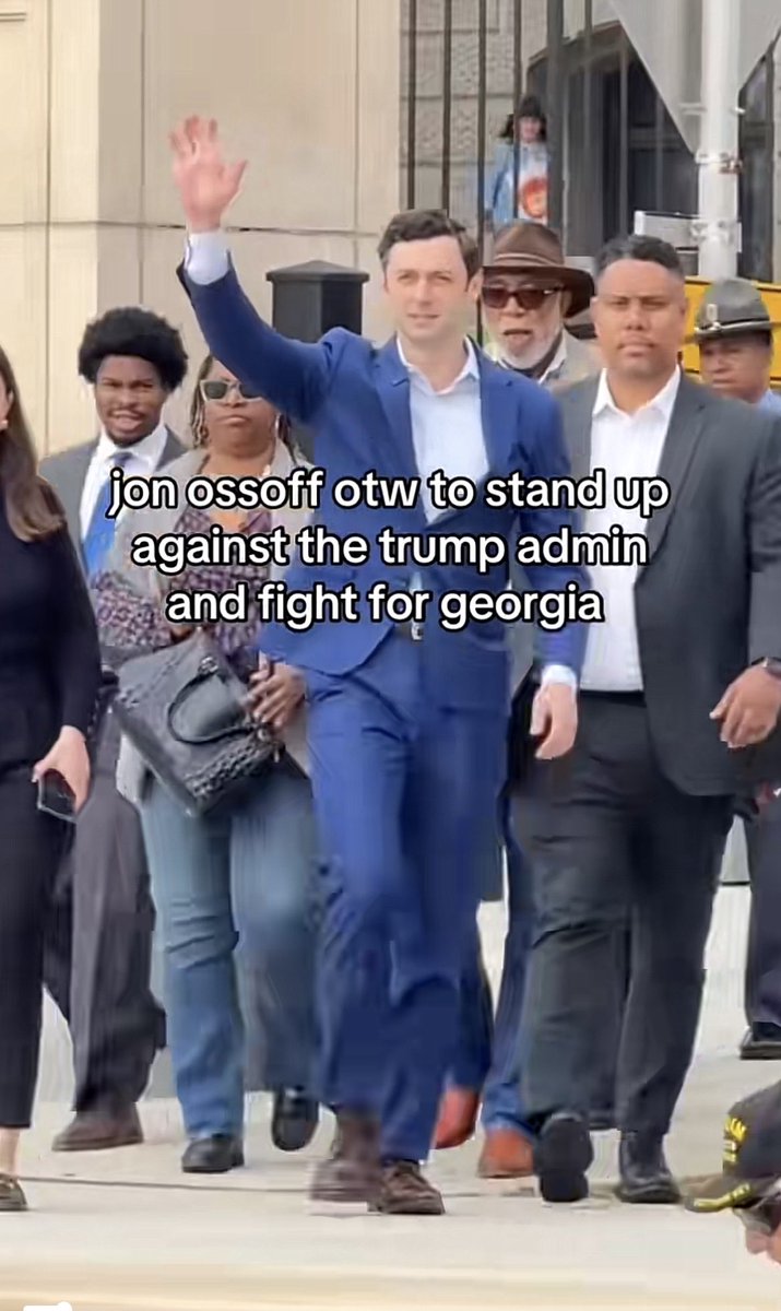 bluhue123's tweet photo. Raise your hand ✋ if you STAND with Jon Ossoff against Trump https://t.co/EInHKCZ7HH