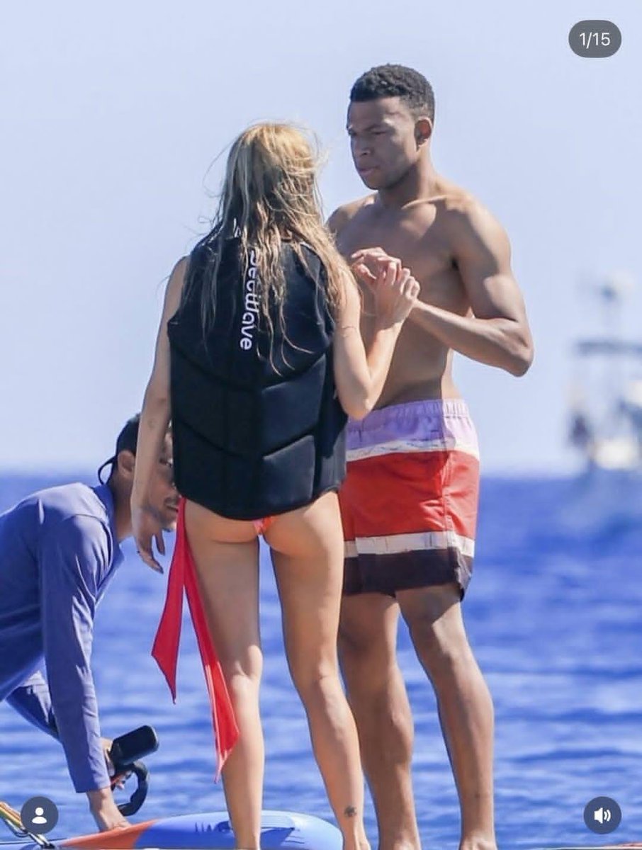 avery_9111's tweet photo. Kylian Mbappé and Ester Expósito on a yacht in Italy... this looks straight out of a movie. https://t.co/iGN64xA7LF