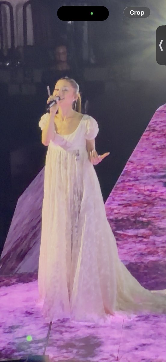 rem_maila's tweet photo. Am i being delusional or was she looking at me 🥹 https://t.co/BGAfehml4S