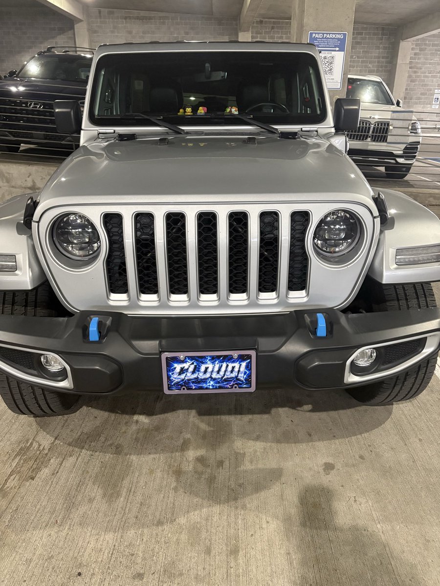 dapper_d777's tweet photo. I look at my baby every day and smile 🤗#jeep https://t.co/36DEr2t5Nn